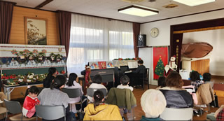 ピアノ教室とリトミック教室合同のクリスマス会